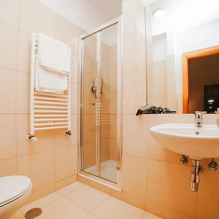 Villa Casa De Alfena - Com Jardim E Piscina Privada